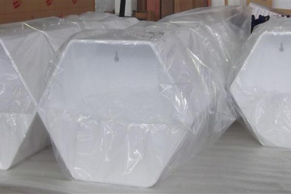 hex-planter-boxes-white7828A51C-95D2-FCEC-3683-543CC458F36B.jpg