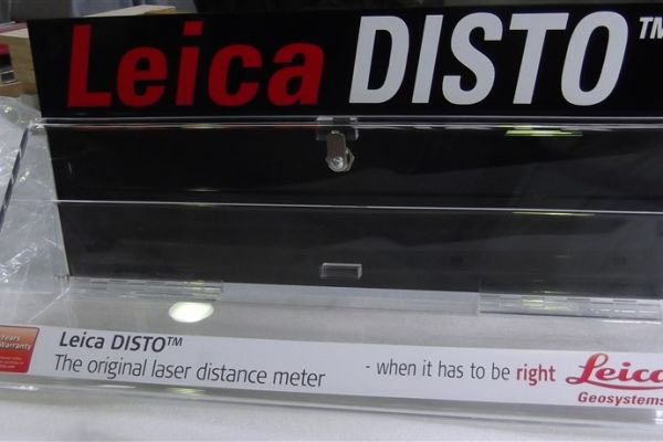leica-display-boxF6064989-9CF4-74FC-D9C0-6F304589C4AB.jpg